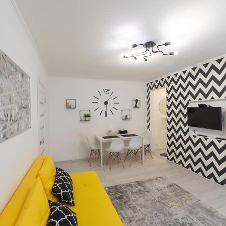 Flat 24 On Lesi Ukrainki 12 With 1 Bedroom Kyiv Exterior photo