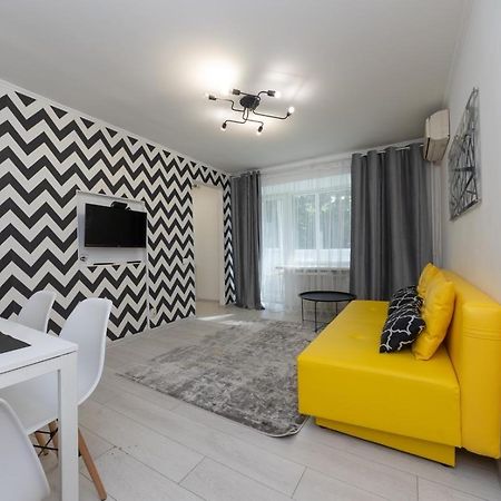 Flat 24 On Lesi Ukrainki 12 With 1 Bedroom Kyiv Exterior photo