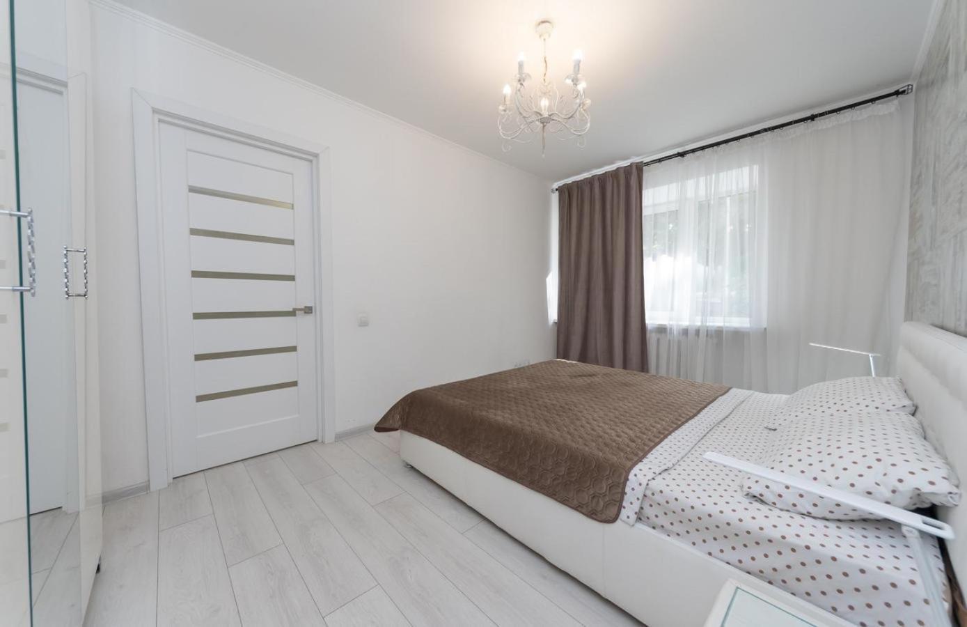 Flat 24 On Lesi Ukrainki 12 With 1 Bedroom Kyiv Exterior photo