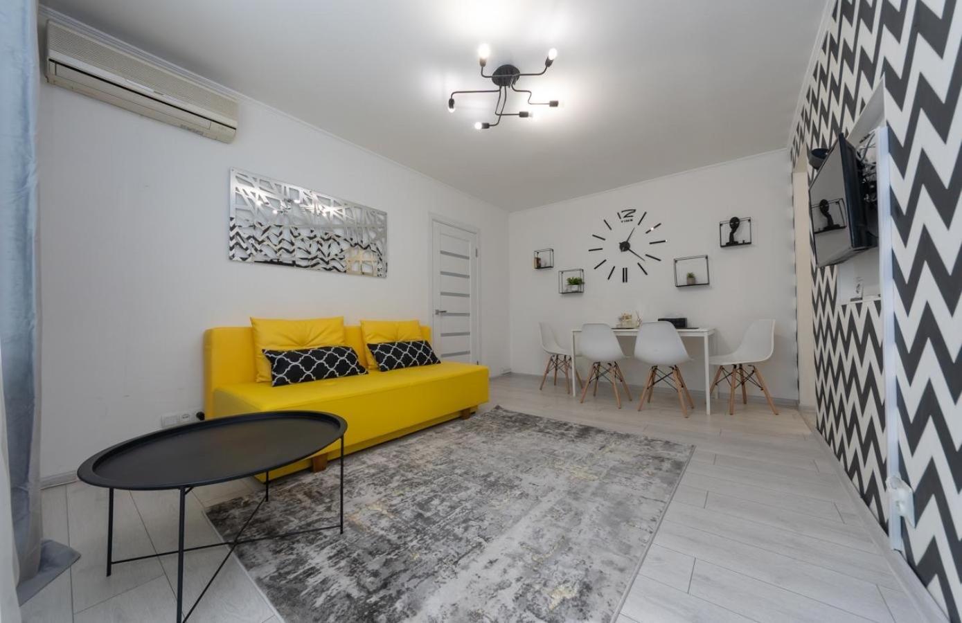 Flat 24 On Lesi Ukrainki 12 With 1 Bedroom Kyiv Exterior photo